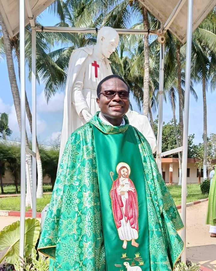  Père  Coovi  Jean  Pierre  Pius  BIDA